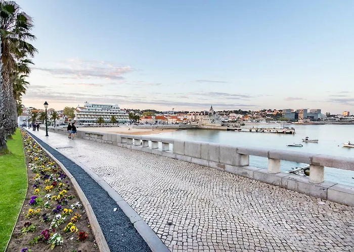 Sitio Castelo Beach In Cascais